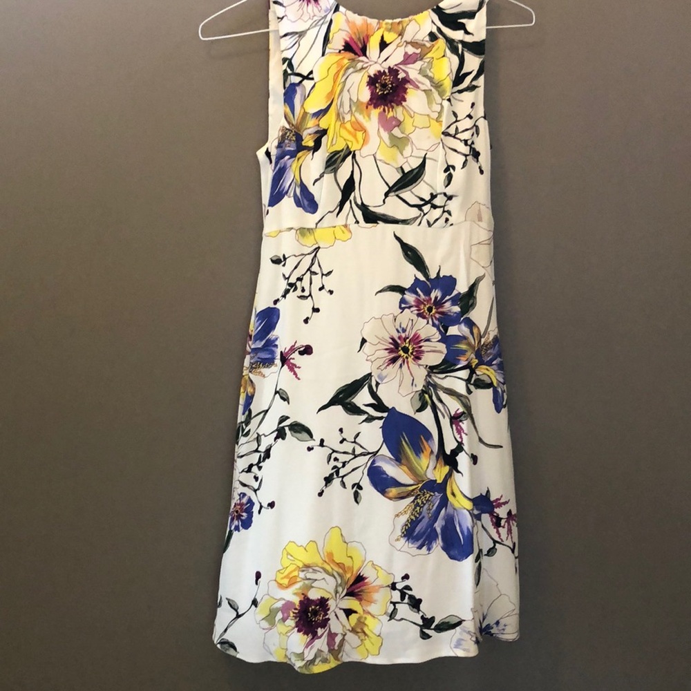 Banana republic sleeveless size 2